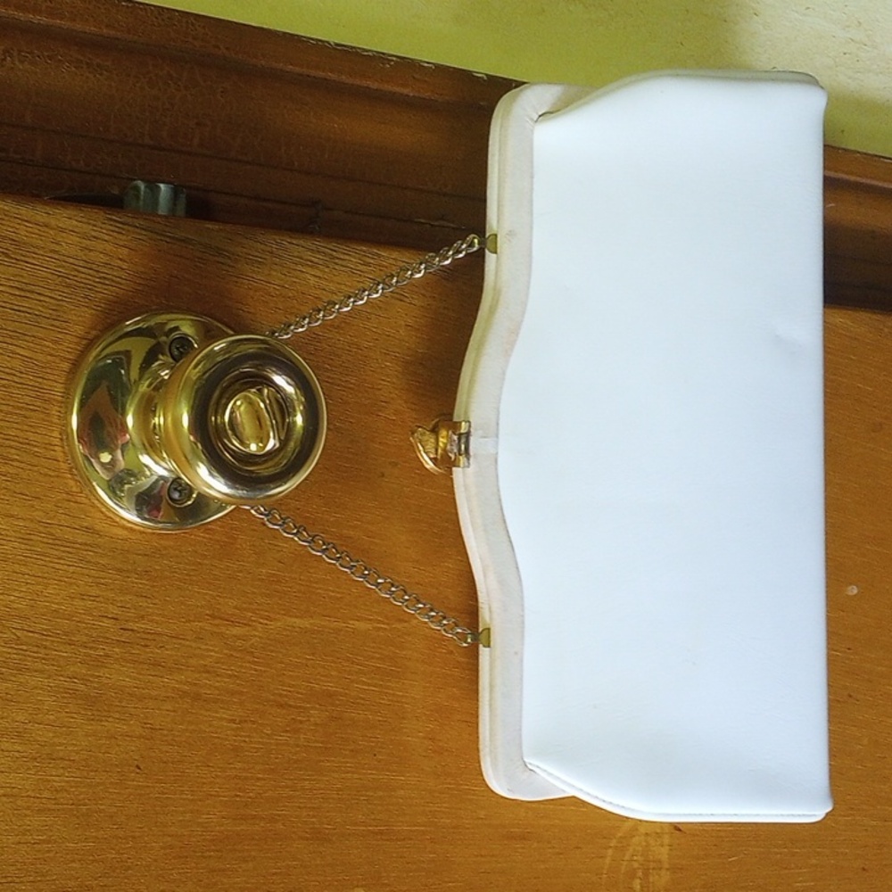 Vintage Cream Leather Clutch, Gold Hardware, Black Interior, Neutral. Leaf Clasp - Picture 2 of 4